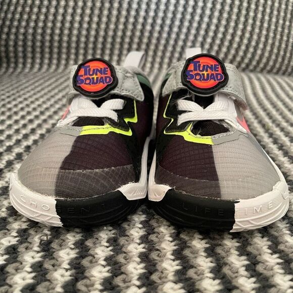 Nike Looney Tunes toddler sneaker baby size 5 - Picture 6 of 10